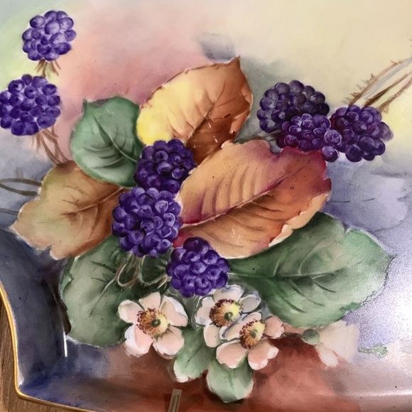 Limoges Hand painted fruit and leaf pattern French porcelain tray/wall hanging - Picture 5 of 9